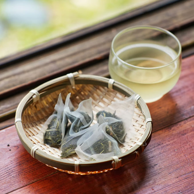 ツバメと茶畑 水だし2.jpg